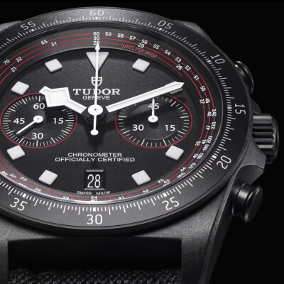 Montre TUDOR Pelagos FXD Chrono, boîtier 43 mm en composite de carbone, bracelet en tissu noir