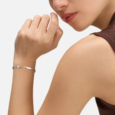 Bracelet Bangle Nouvel Héritage Mood Dinner Date en or blanc et diamants, taille 16cm