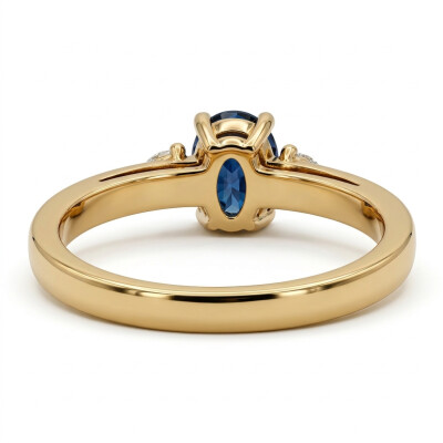 Bague Or Jaune Saphir 0.79 carat et diamant 0.14 carat