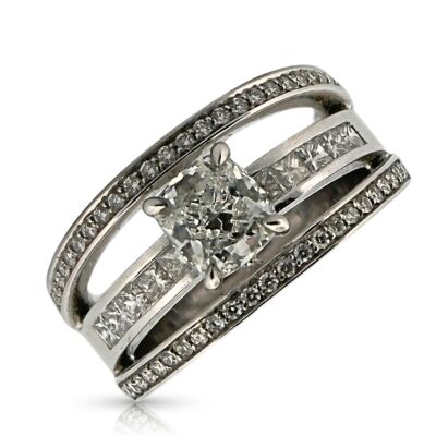 Bague or blanc Diamant 1.01 carat FVS1 accompagné de 0.30 carat de diamants
