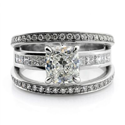 Bague or blanc Diamant 1.01 carat FVS1 accompagné de 0.30 carat de diamants
