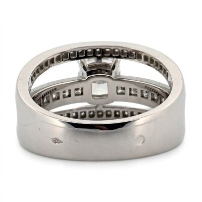 Bague or blanc Diamant 1.01 carat FVS1 accompagné de 0.30 carat de diamants