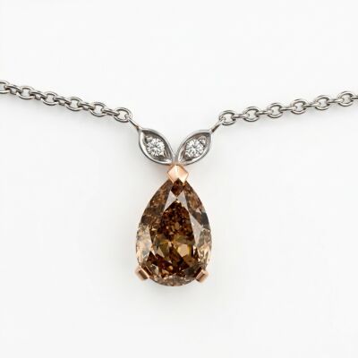 Collier or blanc Diamant Champagne taille Poire 1.11 carat Q-R VS1