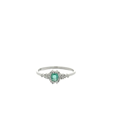 Bague entourage diamants et emeraude
