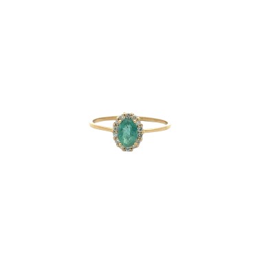 Bague entourage diamants et emeraude ovale