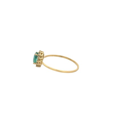 Bague entourage diamants et emeraude ovale