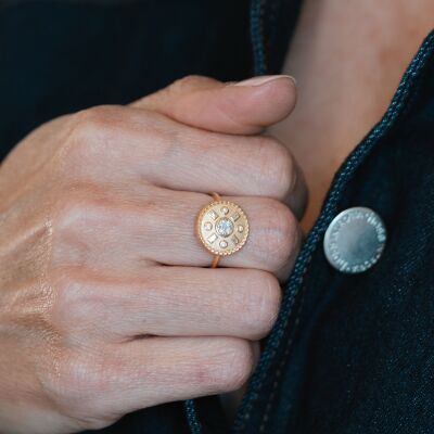 Bague motif rond et diamants