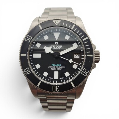 Montre TUDOR Pelagos Ultra, lunette tournante unidirectionnelle, bracelet en titane
