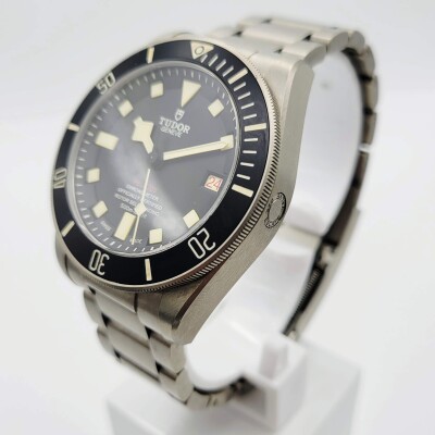Montre TUDOR Pelagos lhd lunette noir mat en céramique, bracelet en titane