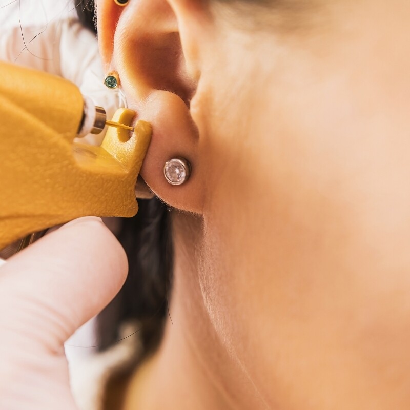 perçage d'oreilles