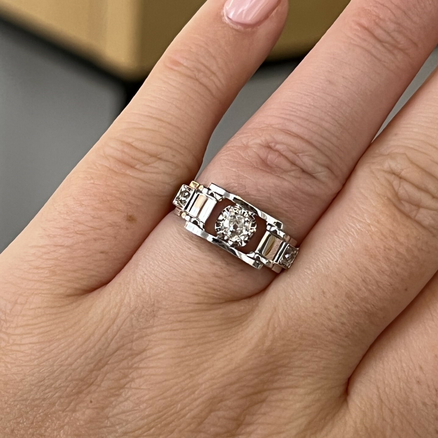 Bague en or blanc Art Deco