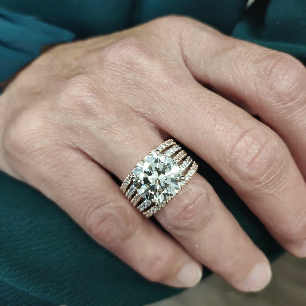 Bague en or blanc, rose rose et diamant