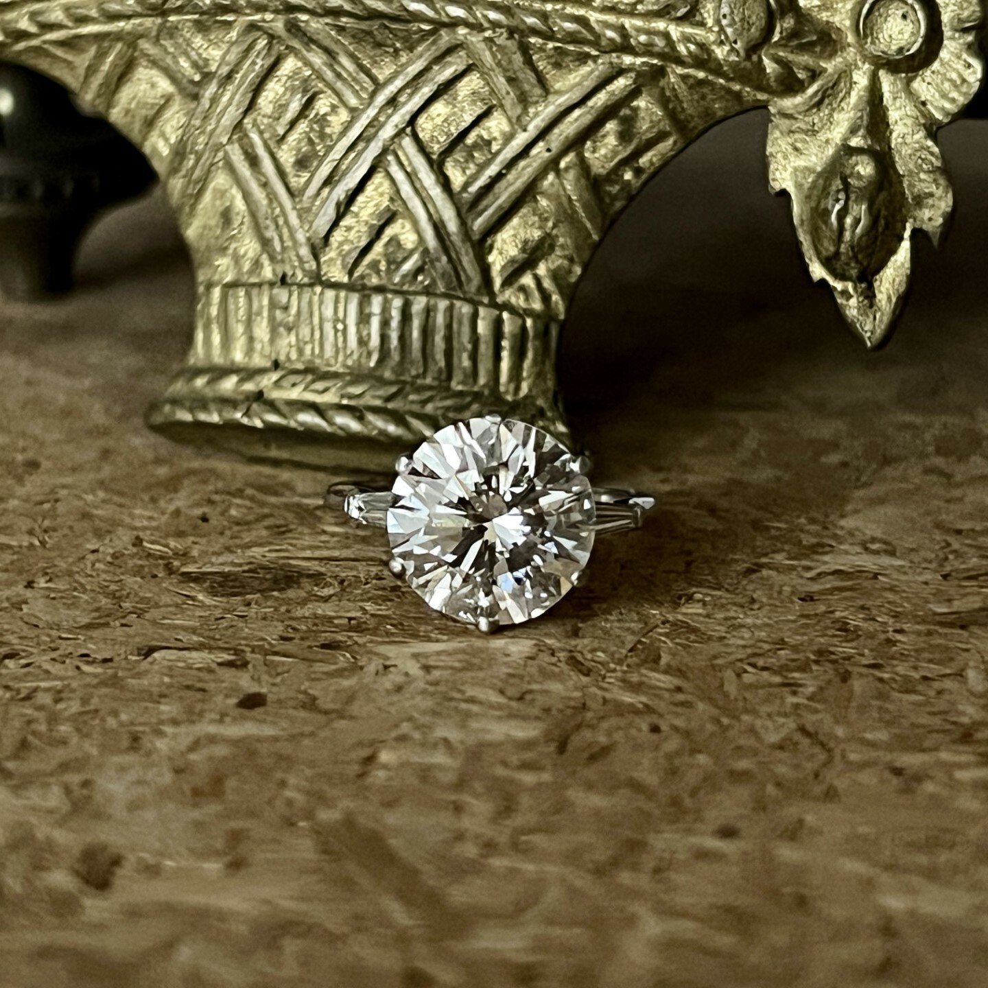 Solitaire en or blanc, diamant central