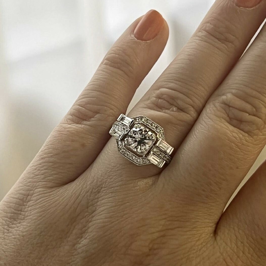 Bague en or blanc, monture d’inspiration Art Déco