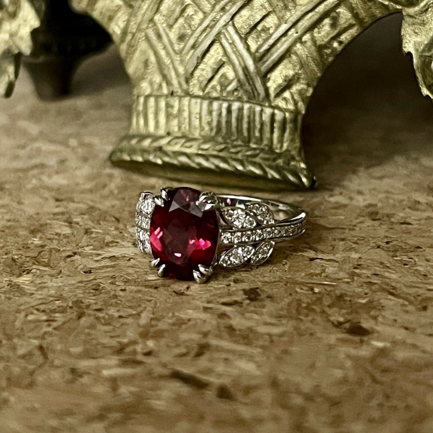 Bague en or blanc, rubellite