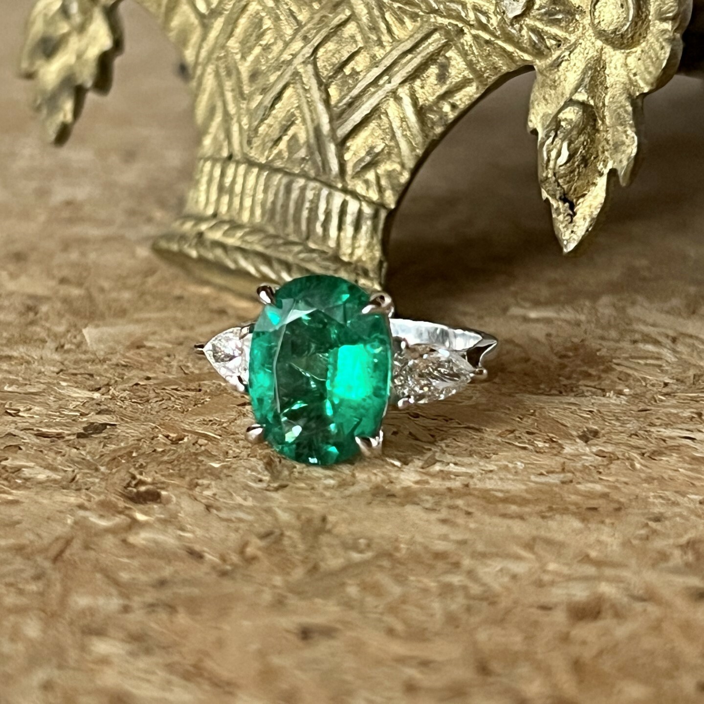 Bague en or blanc, émeraude de Zambie