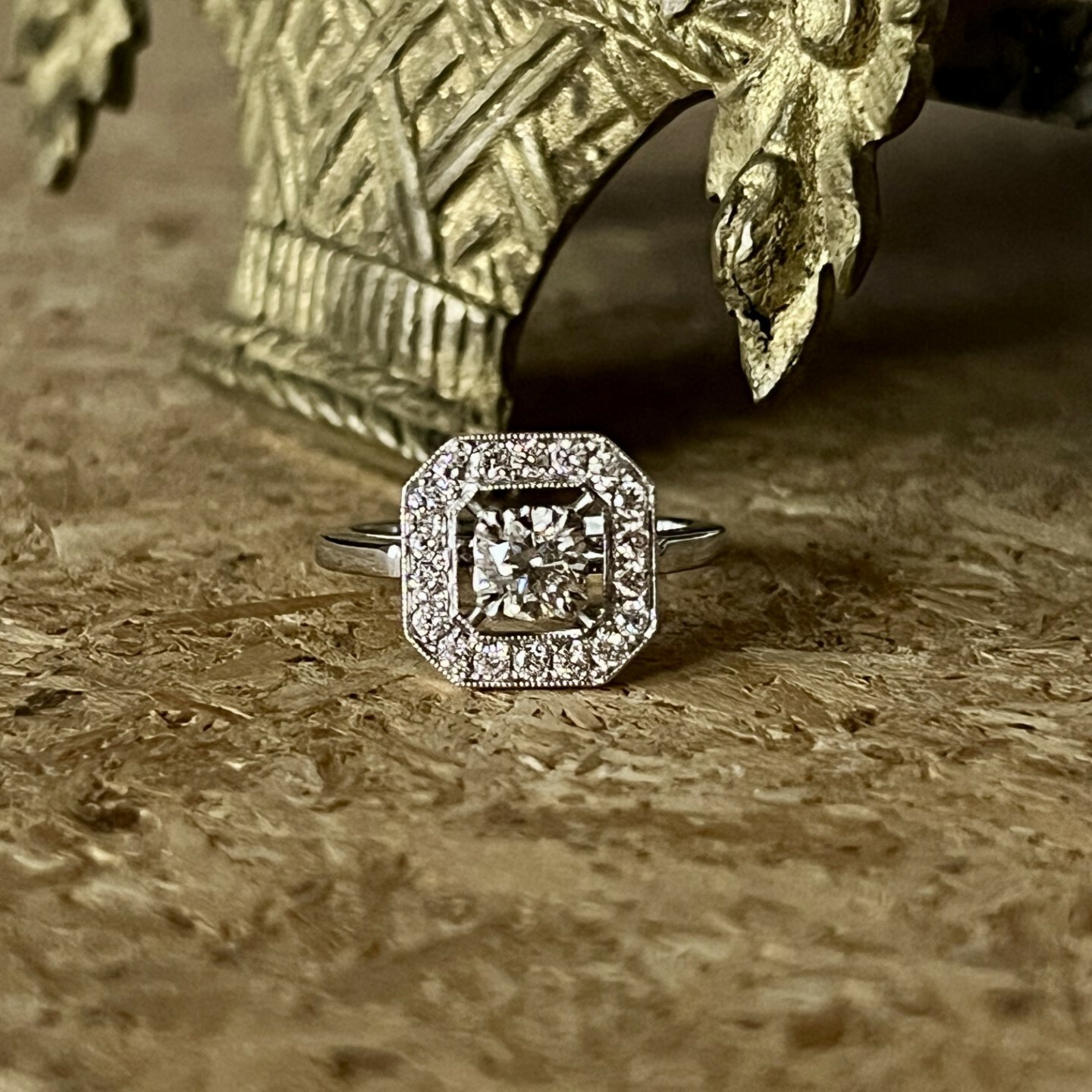 Bague en or blanc, monture d’inspiration Art Déco