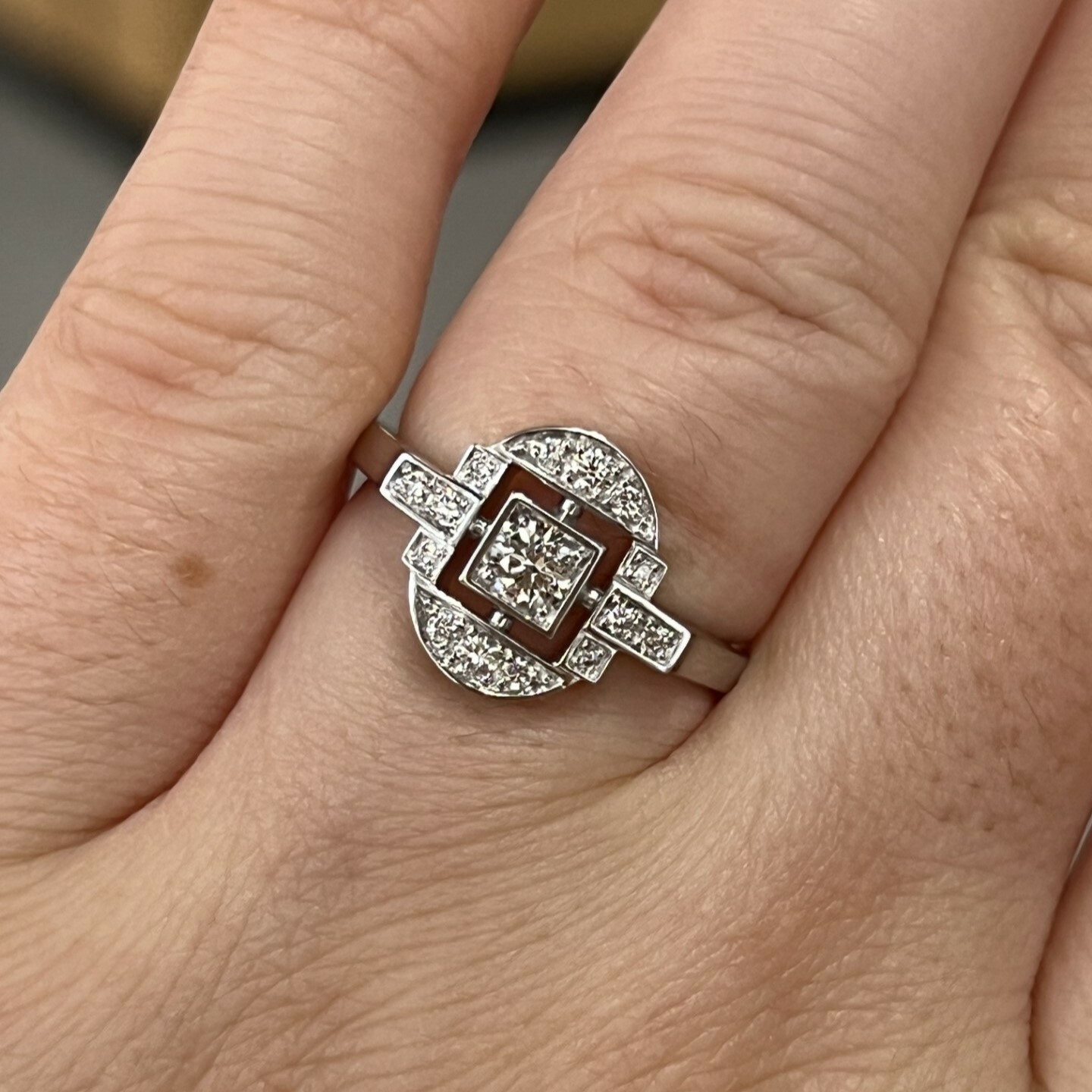 Bague en or blanc, monture d’inspiration Art Déco