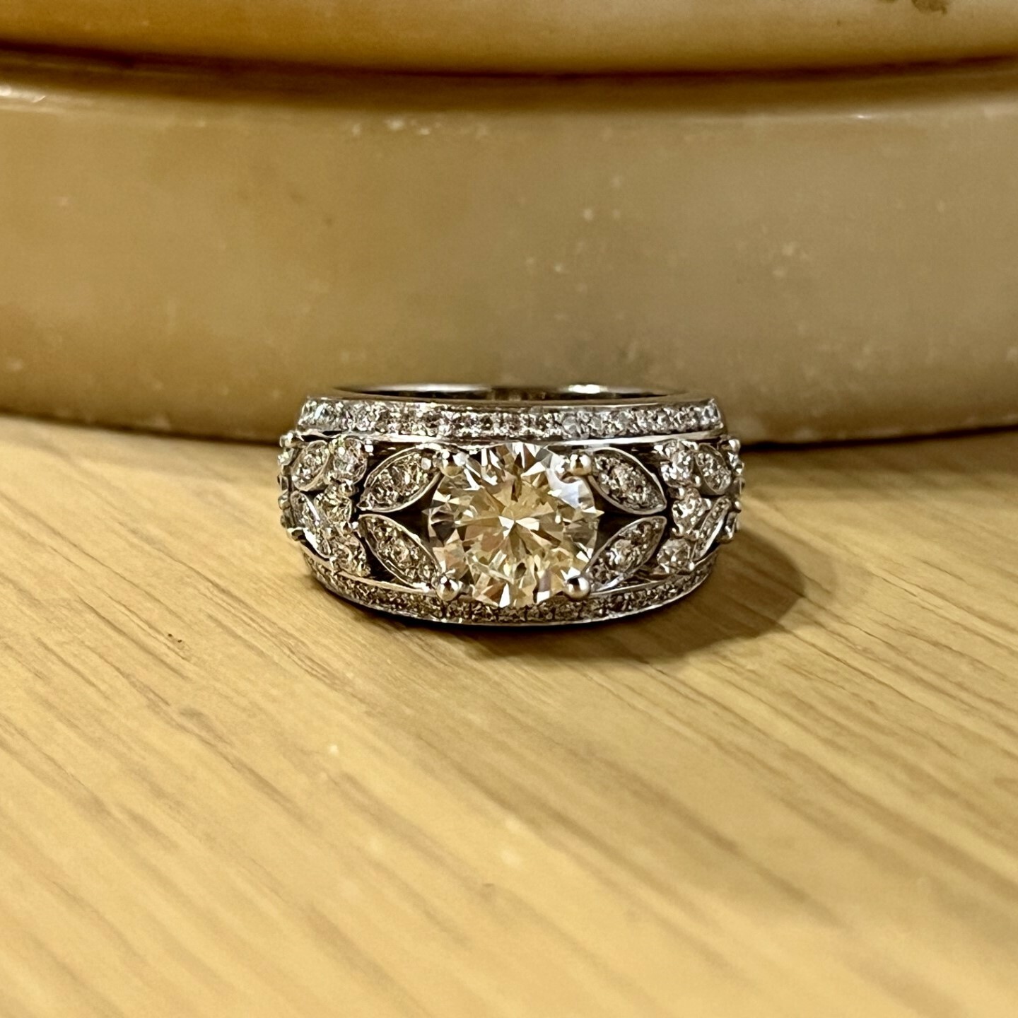 Bague Jonc en or blanc, diamant central