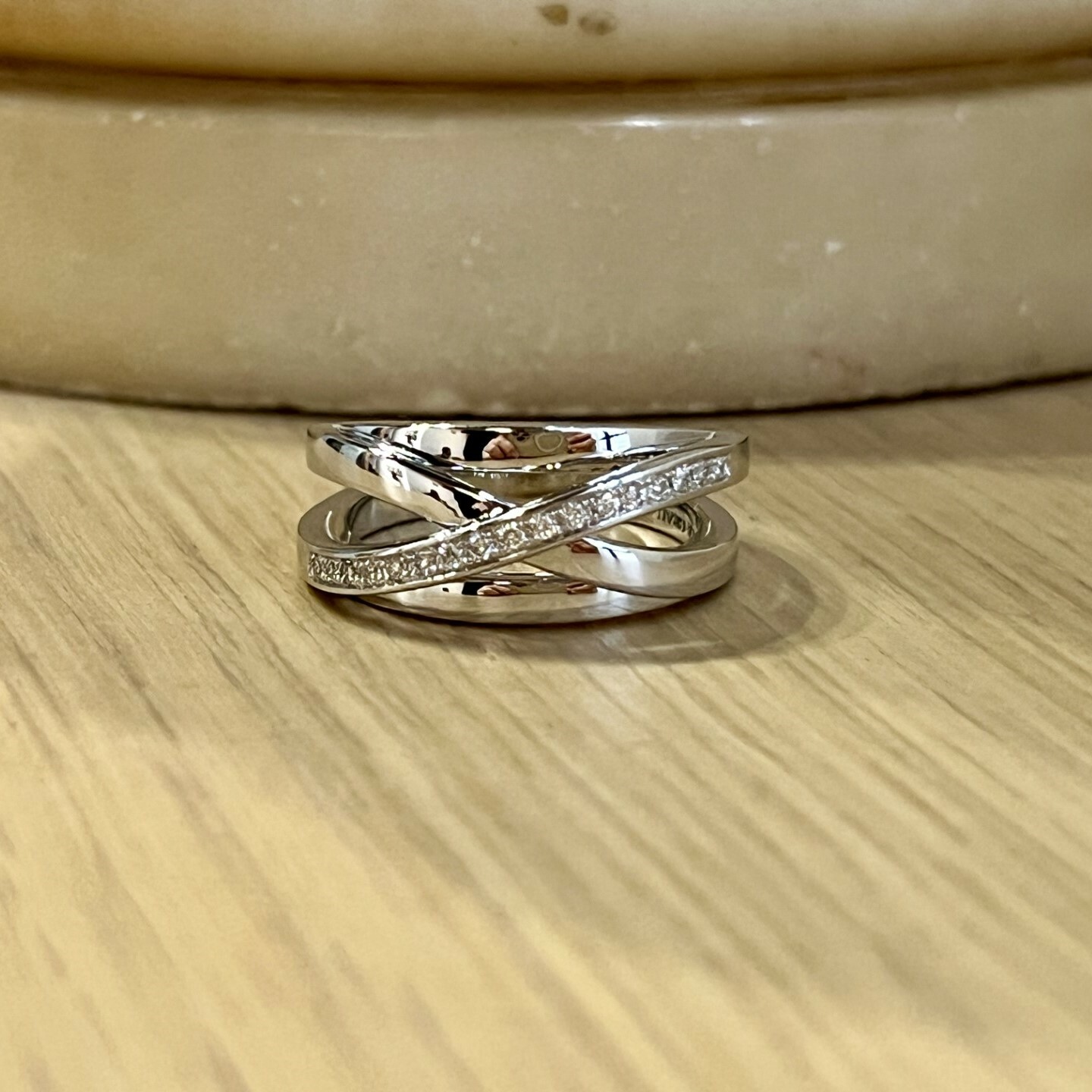 Bague Croisée en or blanc et diamants