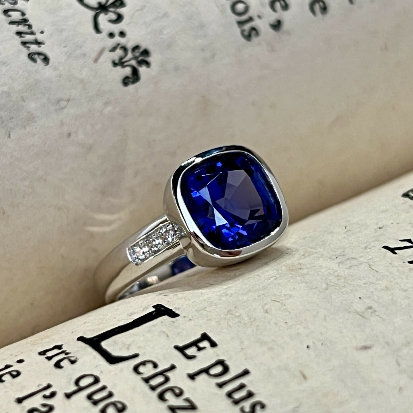 Bague en or blanc, tanzanite