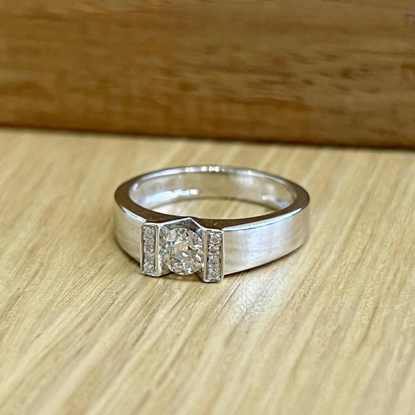 Bague en or blanc et diamants