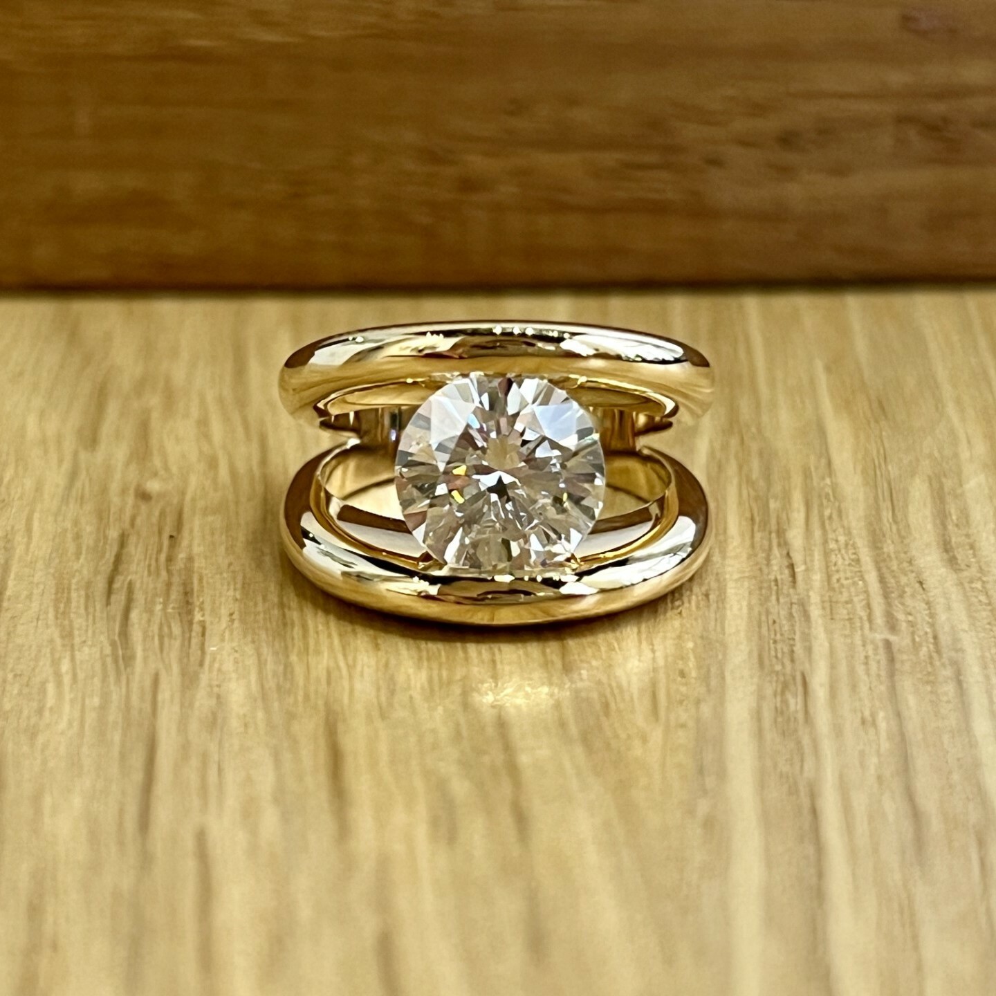 Bague en or jaune et diamant de 2,87 carats extra blanc G VS2