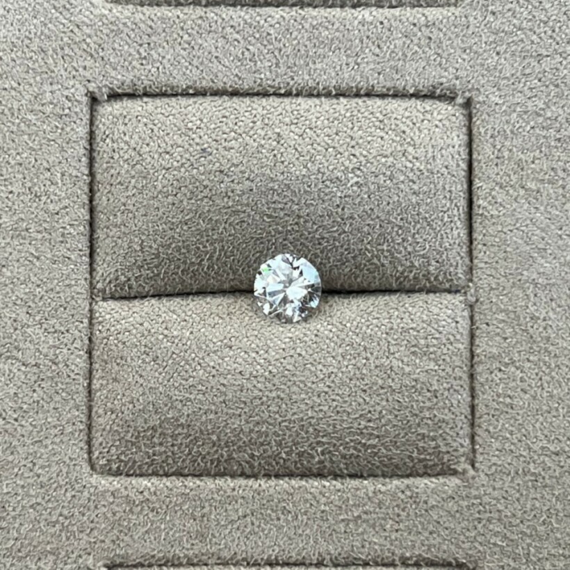 Diamant moderne de 1,01 carat extra blanc G VS1
