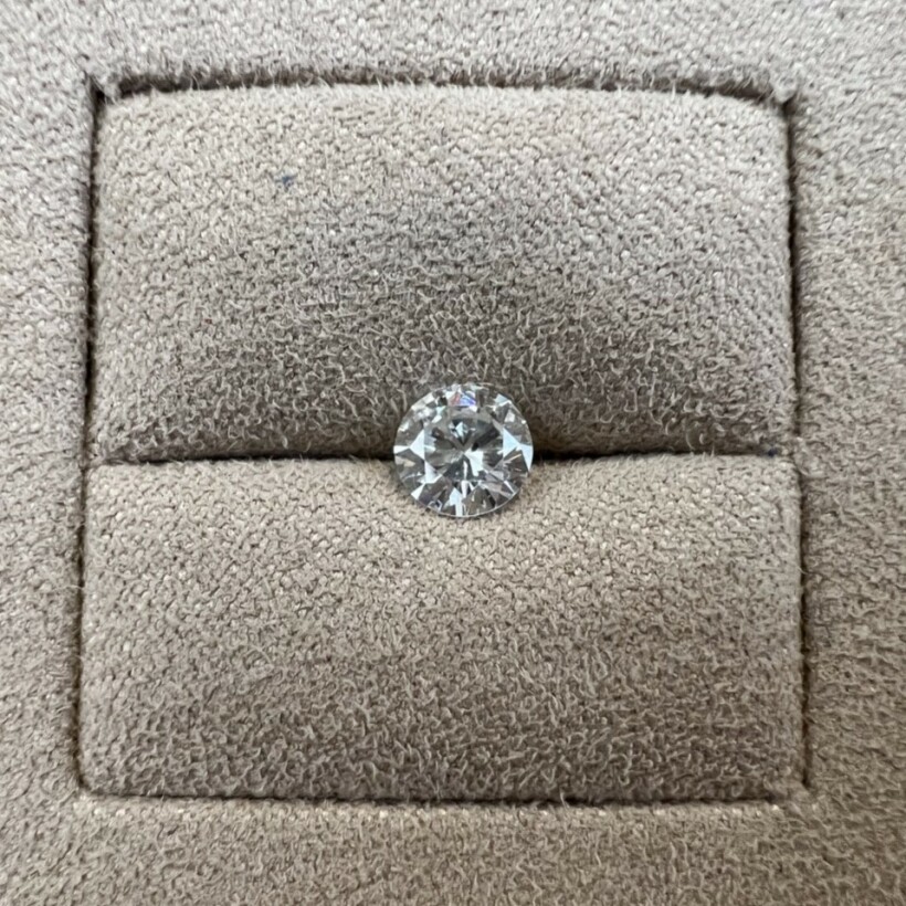 Diamant moderne de 1,09 carat extra blanc G VS2