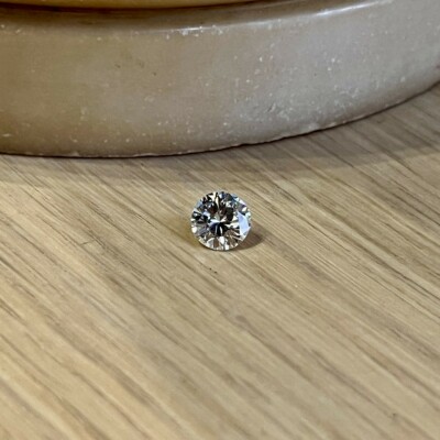 Diamant moderne de 1,26 carat extra blanc F VS1