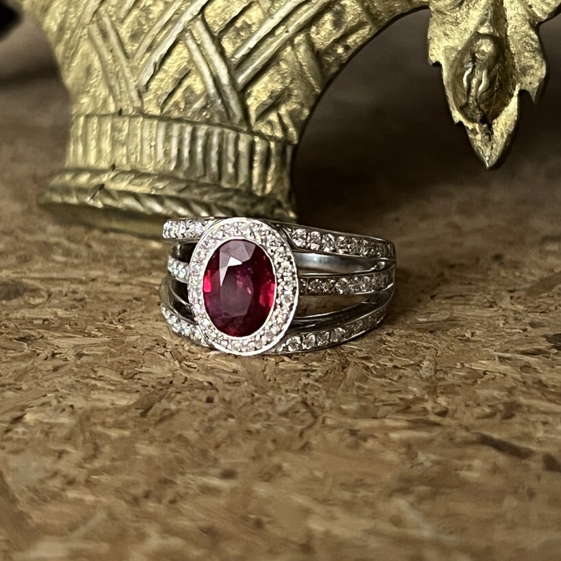 Bague Pompadour en or blanc, rubis et diamants