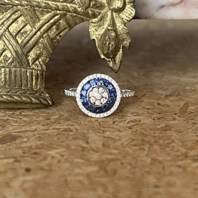 Bague Casino en or blanc, saphirs et diamants