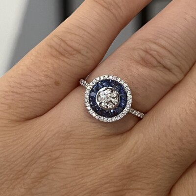 Bague Casino en or blanc, saphirs et diamants