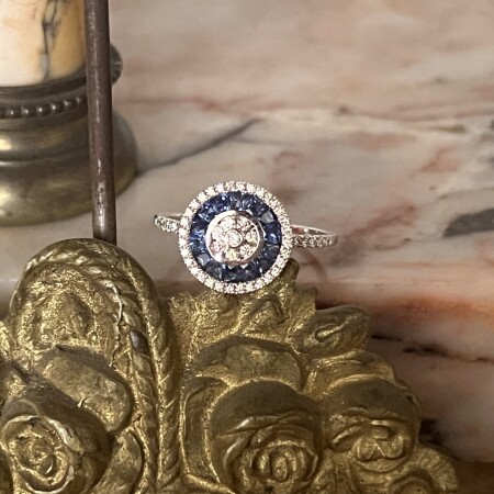 Bague Casino en or blanc, saphirs et diamants