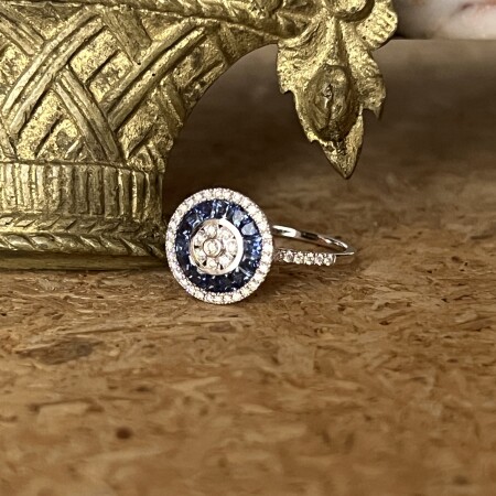 Bague Casino en or blanc, saphirs et diamants