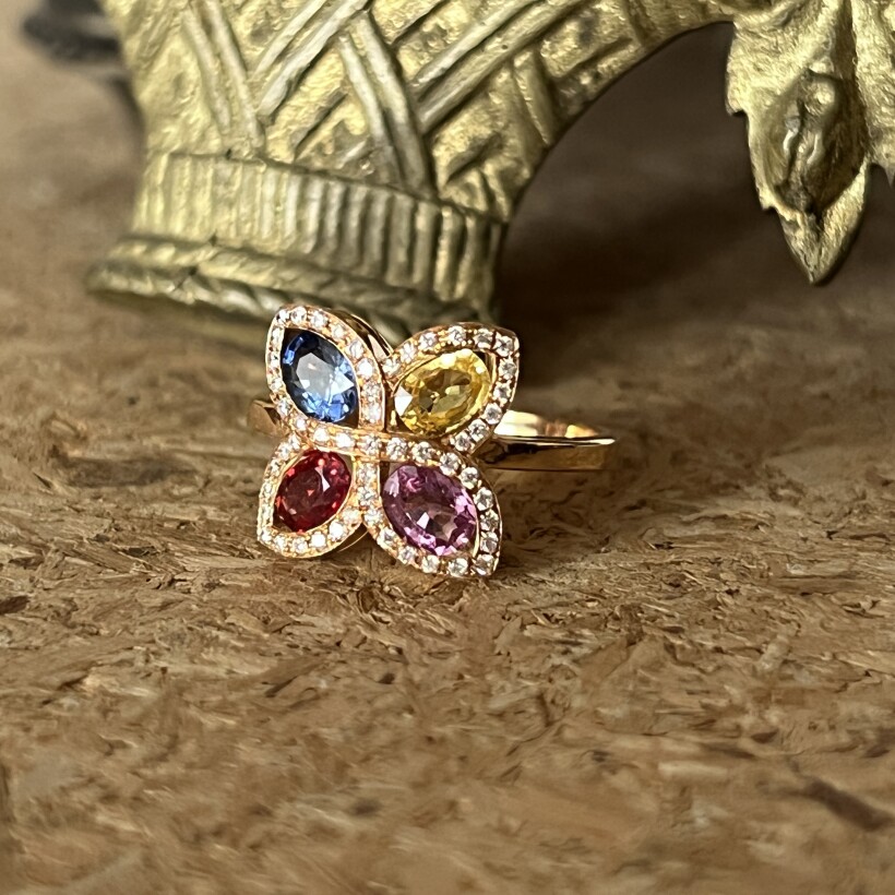 Bague Chance en or rose, saphirs multicolores et diamants