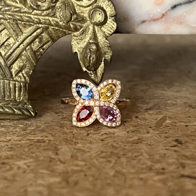 Bague Chance en or rose, saphirs multicolores et diamants