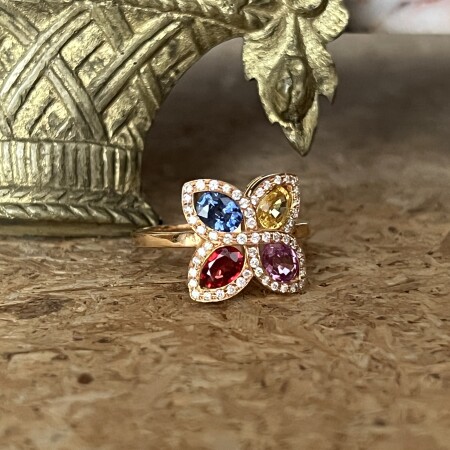 Bague Chance en or rose, saphirs multicolores et diamants