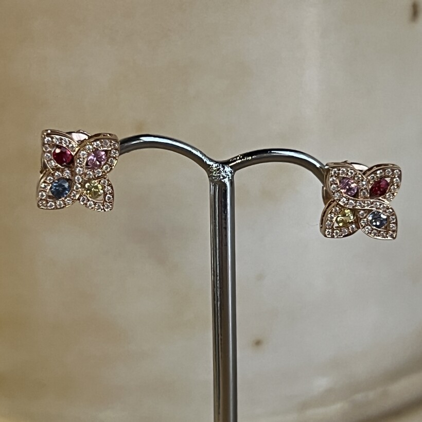 Boucles d'oreilles Chance en or rose, saphirs multicolores et diamants