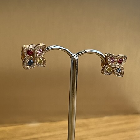 Boucles d'oreilles Chance en or rose, saphirs multicolores et diamants