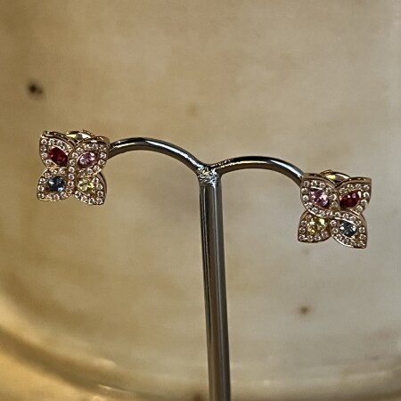 Boucles d'oreilles Chance en or rose, saphirs multicolores et diamants