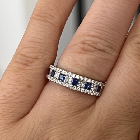 Bague Crown en or blanc, saphirs et diamants