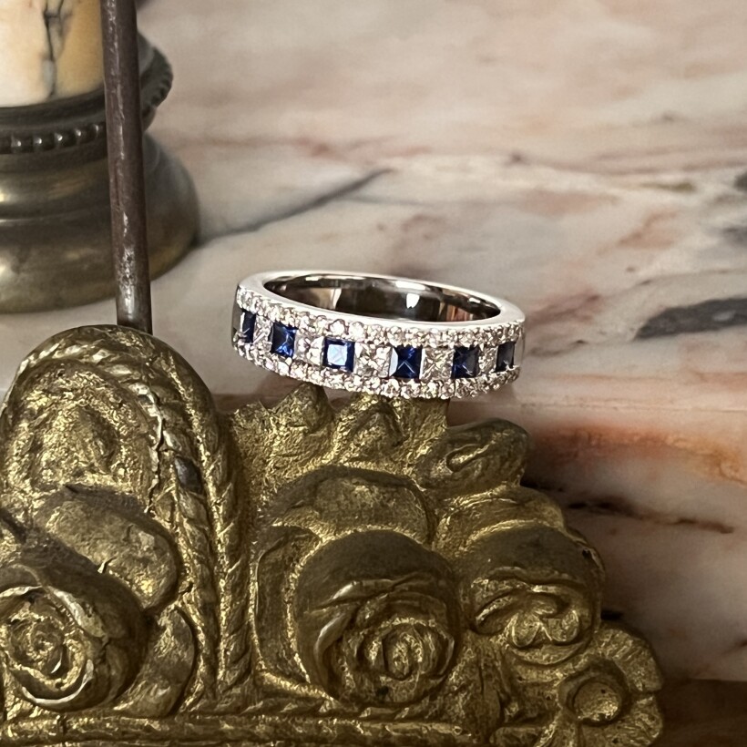 Bague Crown en or blanc, saphirs et diamants