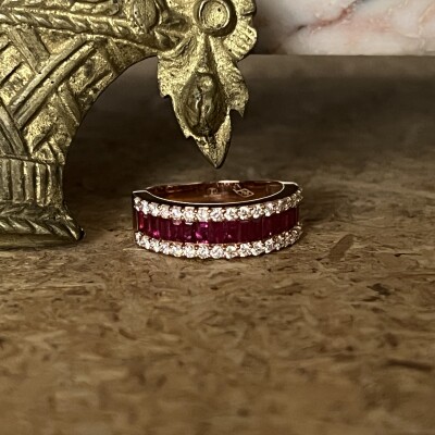 Bague New Crown en or rose, rubis et diamants