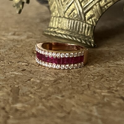 Bague New Crown en or rose, rubis et diamants