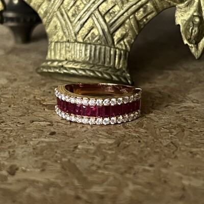 Bague New Crown en or rose, rubis et diamants