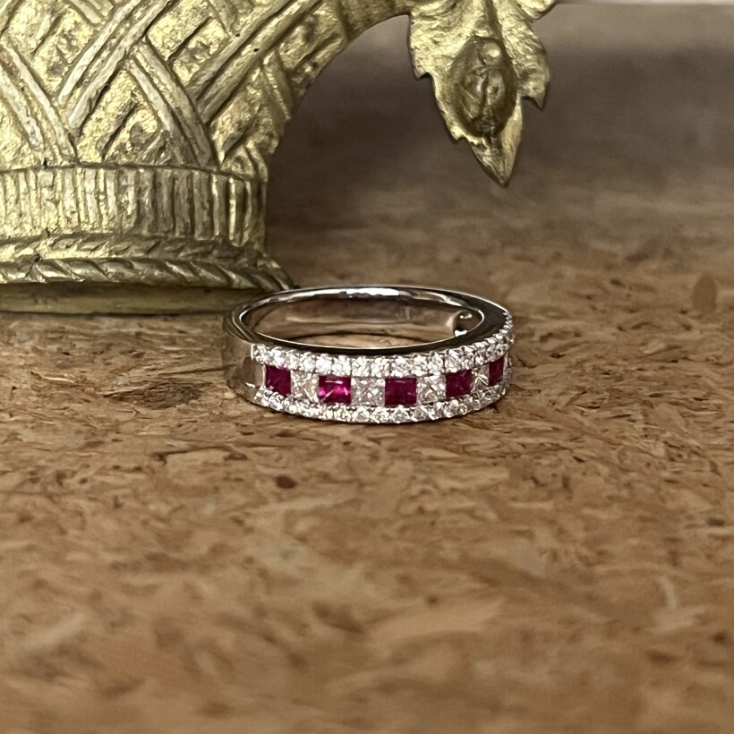 Bague Crown en or blanc, rubis et diamants