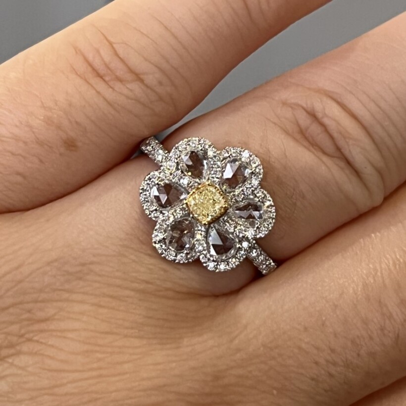 Bague Little Sun en or blanc, diamant jaune de taille radiant, diamants de taille rose et diamants