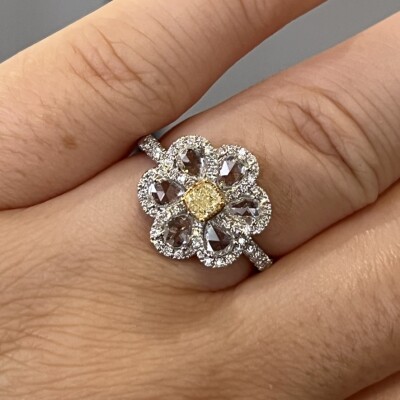 Bague Little Sun en or blanc, diamant jaune de taille radiant, diamants de taille rose et diamants