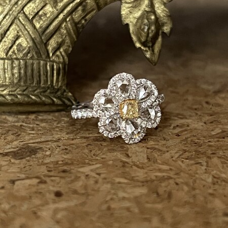 Bague Little Sun en or blanc, diamant jaune de taille radiant, diamants de taille rose et diamants